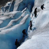 Blå isvandring på Nigardsglaciären